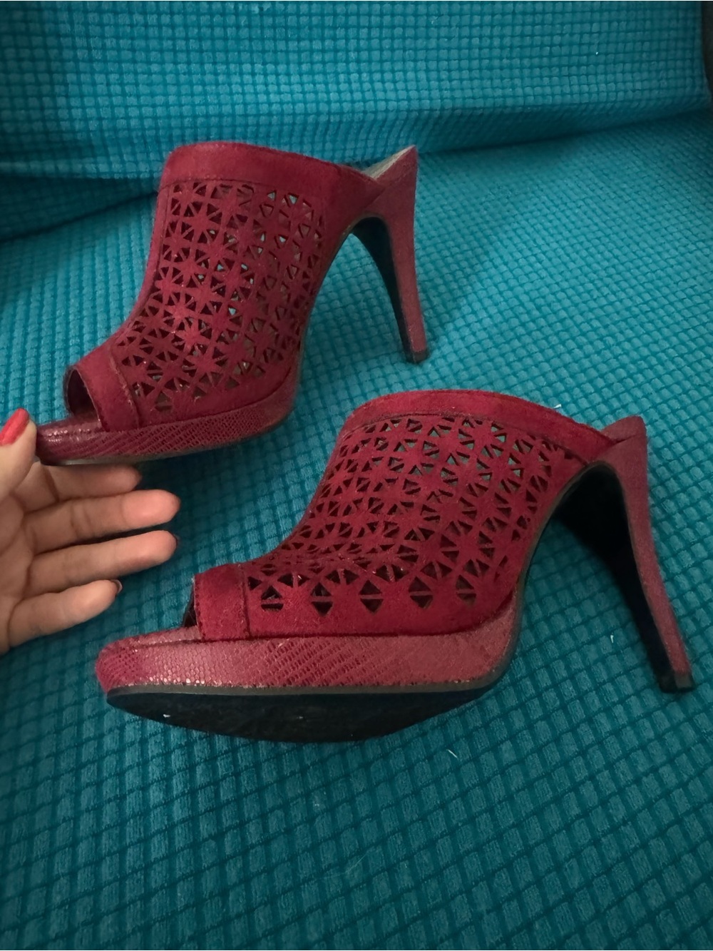 Impo Holly Burgundy Laser Cut Peep Toe Mule Heels Size 6.5M NWT Condition